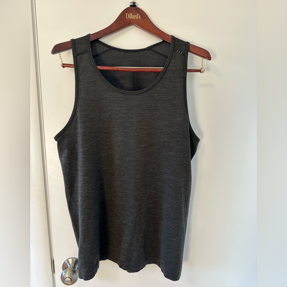 Black Lululemon Metal Vent Tech Tank Top size medium